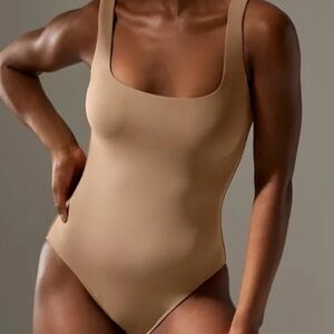 Aritzia Contour dark camel / light brown Bodysuit L